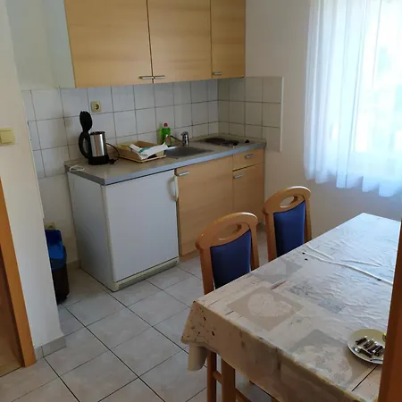 Apartment Petricevic 3 Selce