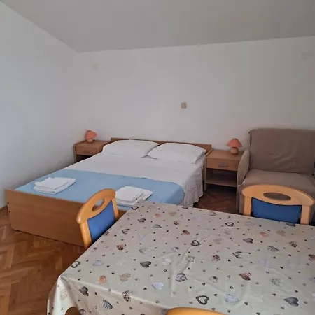 Apartment Petricevic 3 *