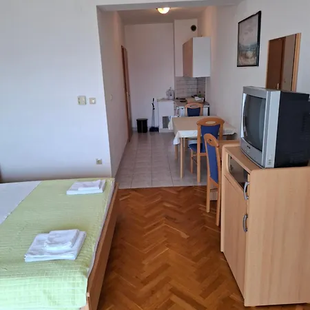 Apartment Petricevic 3 *